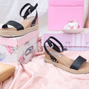 ‼️SALE‼️ $13 Steve Madden Platform Sandals SIZE 10